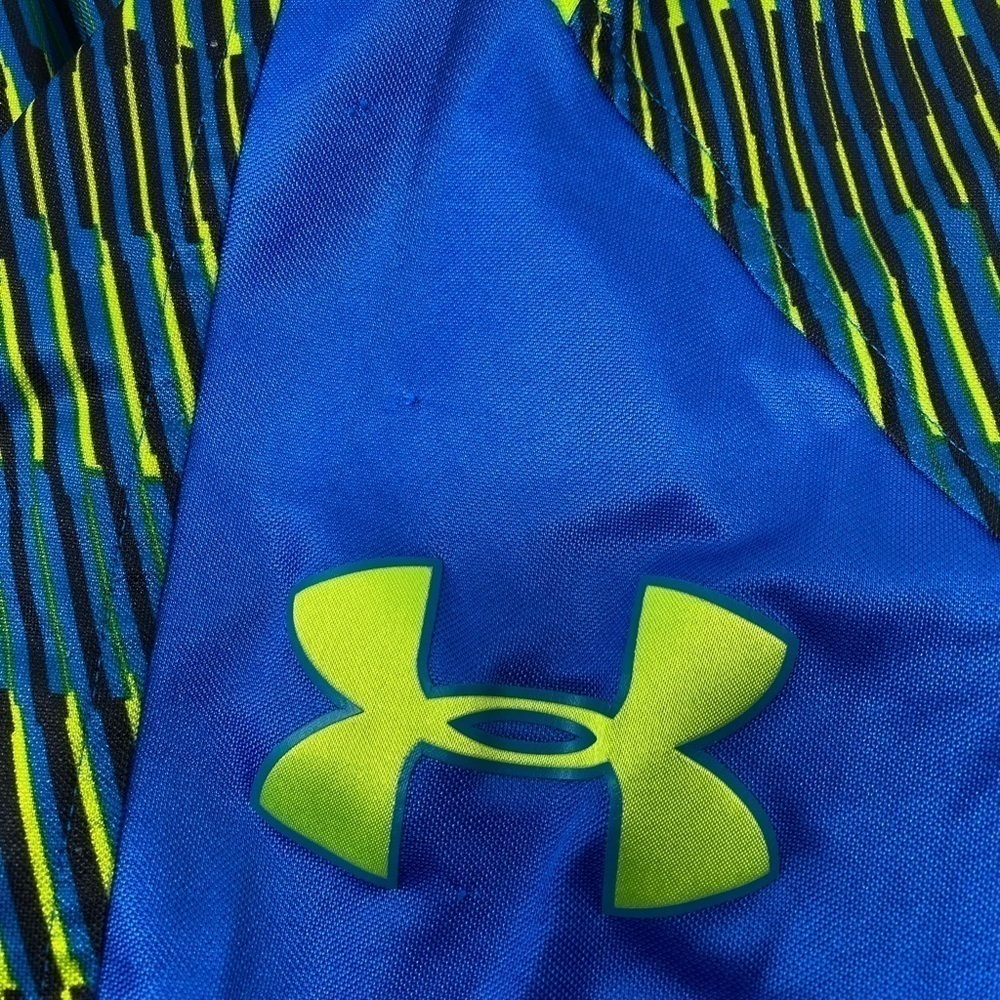 Men’s Under Armour Shorts Size Medium - Picture 2 of 9